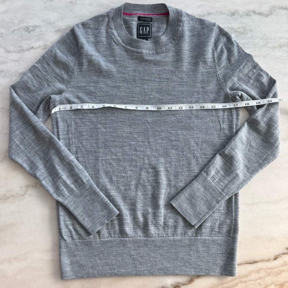 GAP 100% Merino Wool Crewneck Sweater Minimalist Soft Knit Women Size S - Picture 4 of 8